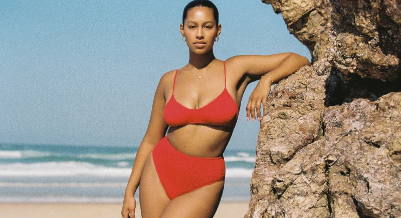 bound056e-baywatch-red-selena-crop-eco