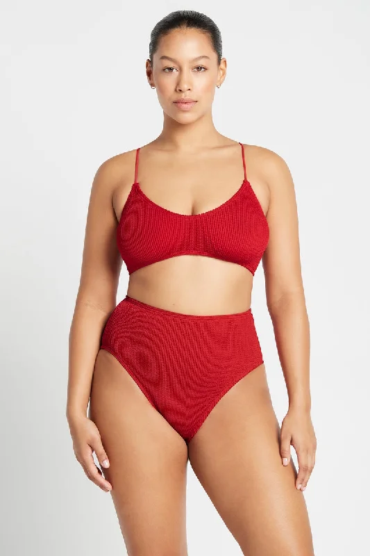 bound056e-baywatch-red-selena-crop-eco