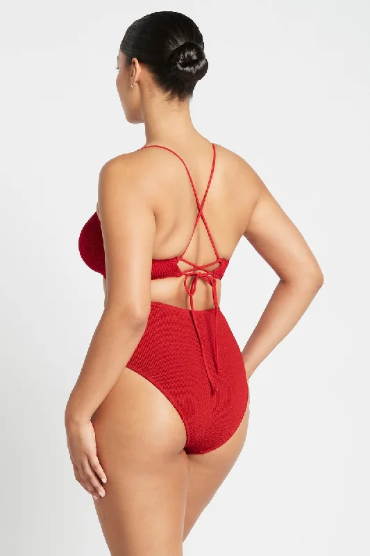 bound056e-baywatch-red-selena-crop-eco