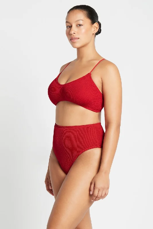 bound056e-baywatch-red-selena-crop-eco